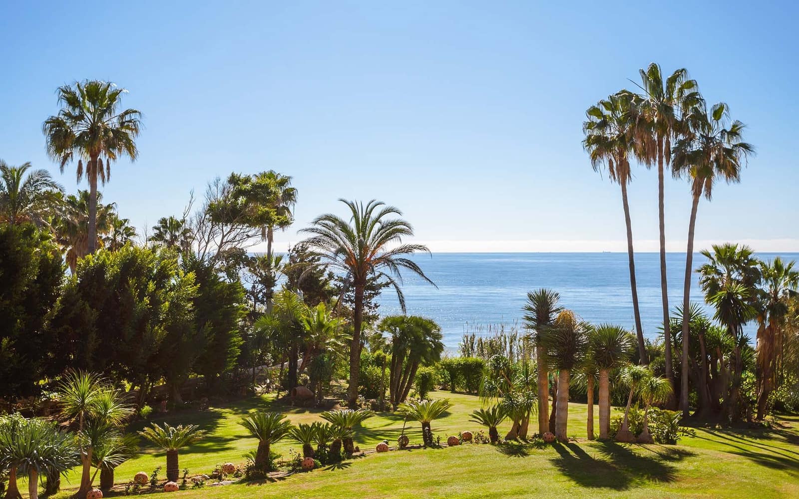 8 bedroom Villa for sale in New Golden Mile with pool garage - € 7,500,000 (Ref: 8522817)