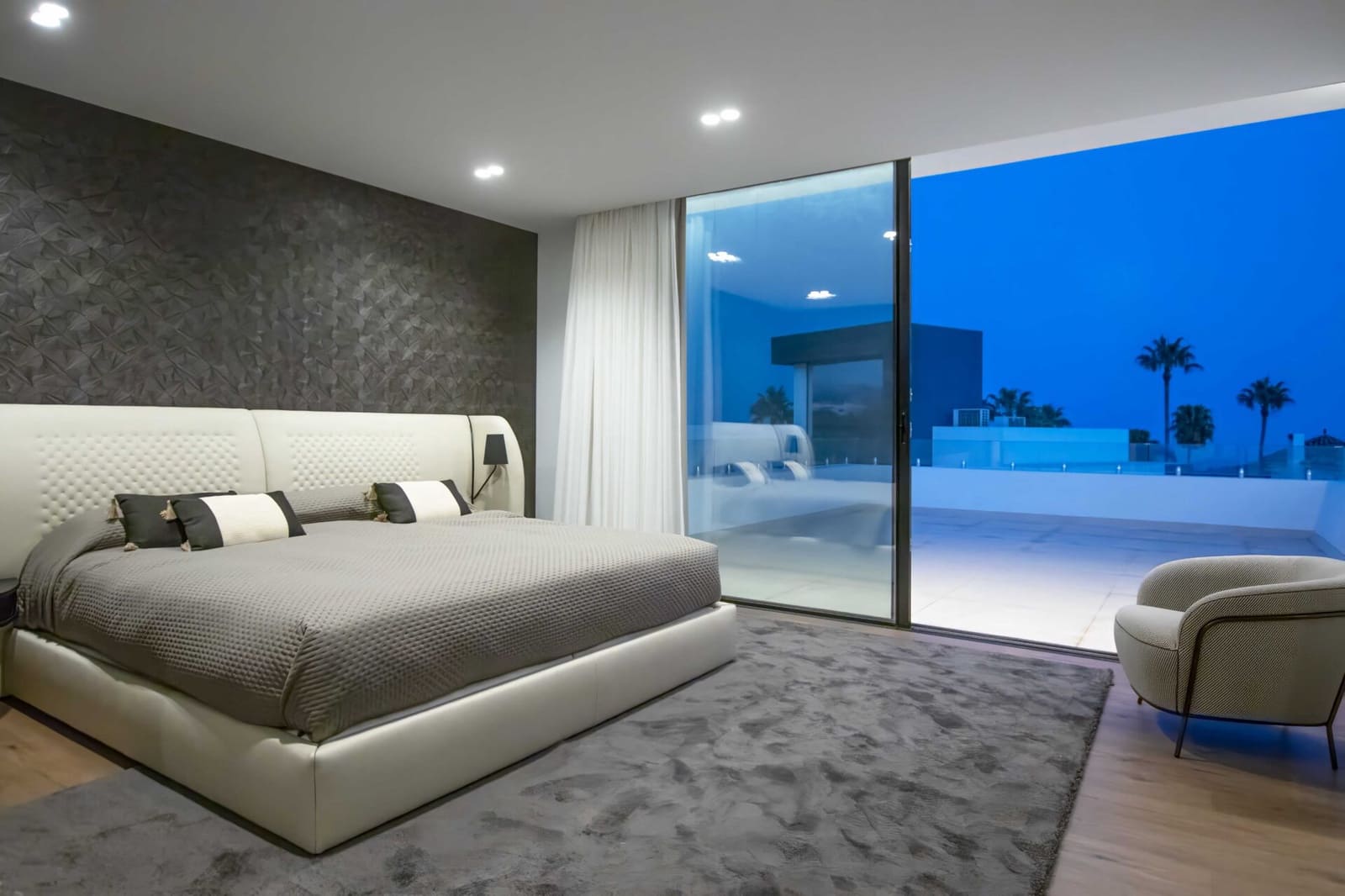 4 quarto Moradia para venda em Estepona com piscina garagem - 2 495 000 € (Ref: 8531728)