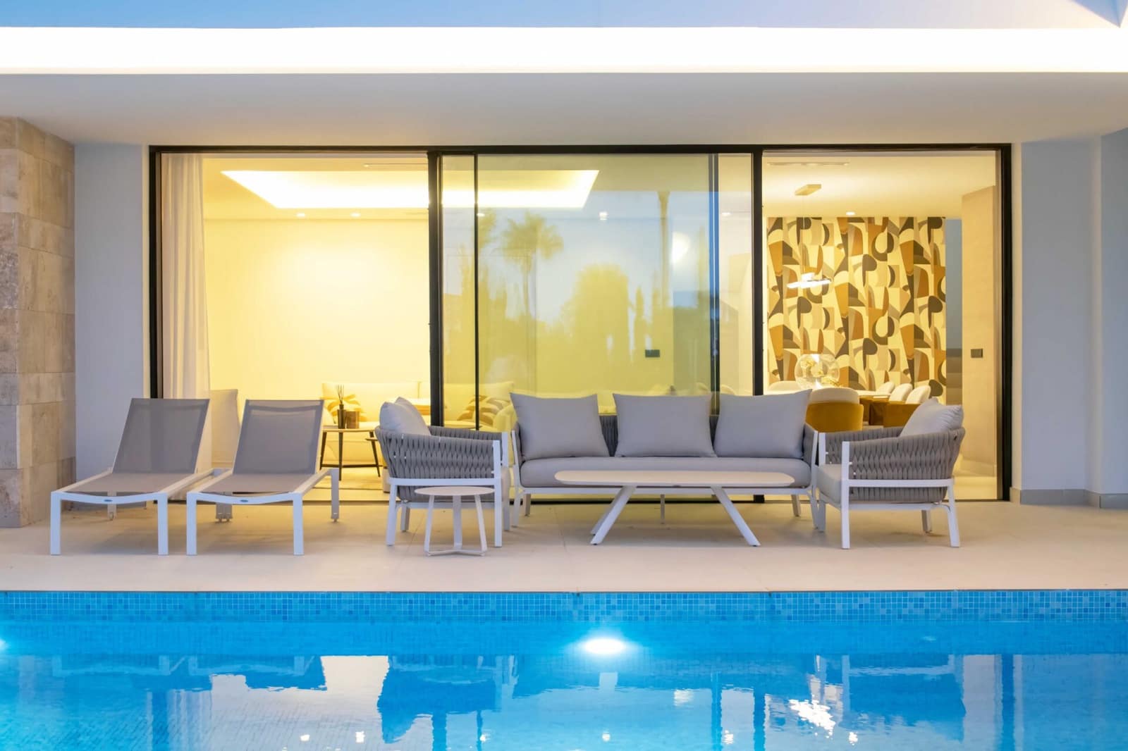 4 quarto Moradia para venda em Estepona com piscina garagem - 2 495 000 € (Ref: 8531728)