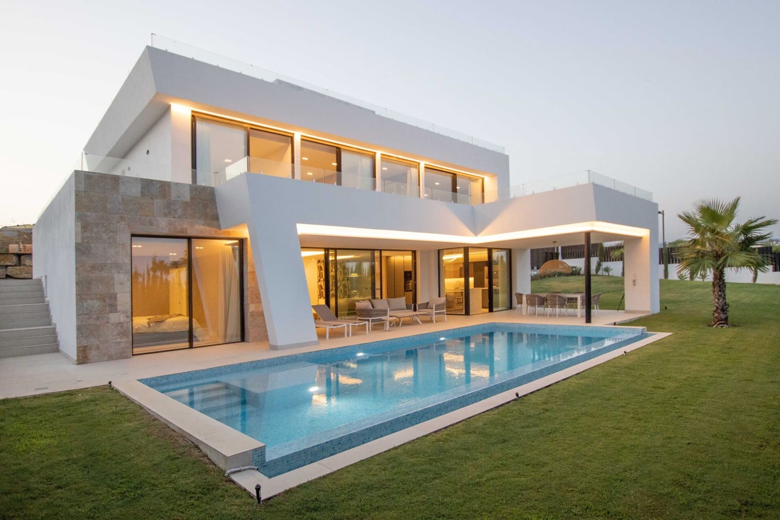 4 quarto Moradia para venda em Estepona com piscina garagem - 2 495 000 € (Ref: 8531728)