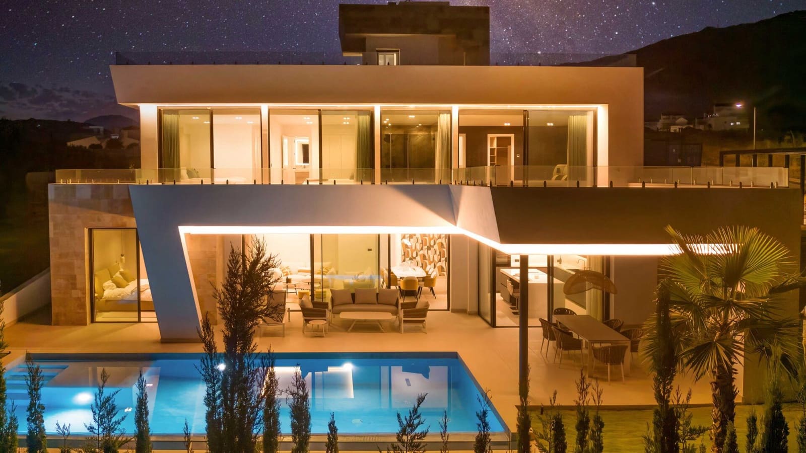 4 quarto Moradia para venda em Estepona com piscina garagem - 2 495 000 € (Ref: 8531728)