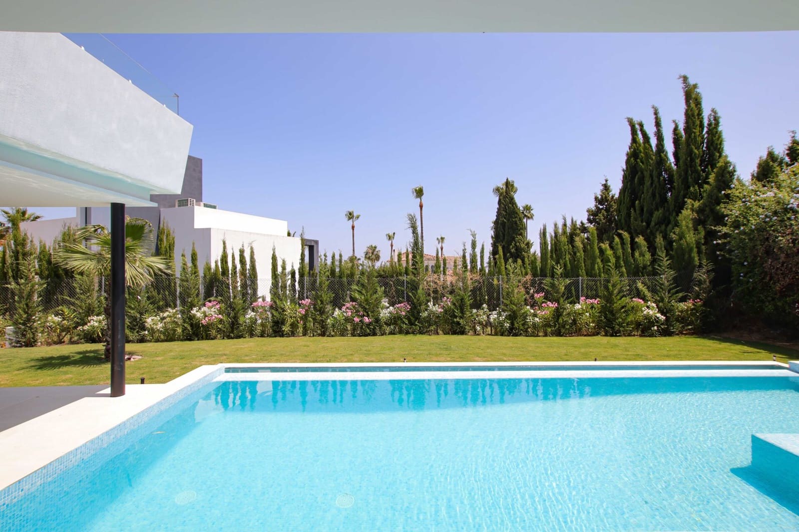 4 quarto Moradia para venda em Estepona com piscina garagem - 2 495 000 € (Ref: 8531728)