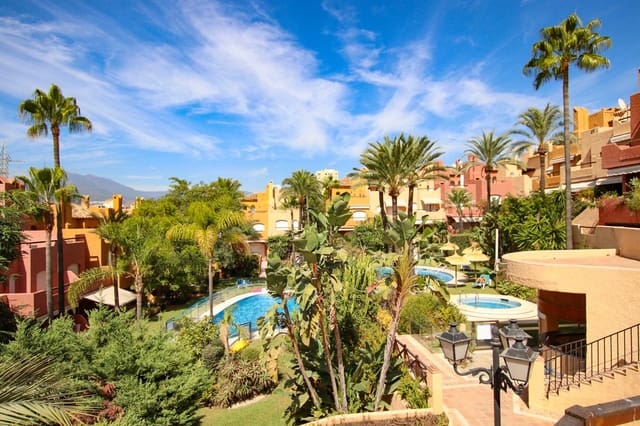 3 bedroom Townhouse for sale in Nueva Andalucia, Marbella with pool garage - € 630,000 (Ref: 8531729)