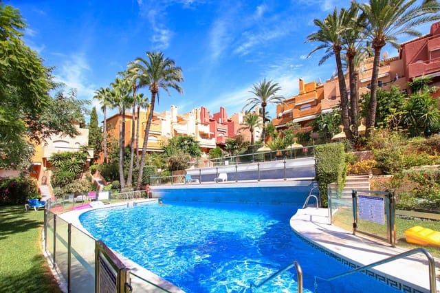 3 bedroom Townhouse for sale in Nueva Andalucia, Marbella with pool garage - € 630,000 (Ref: 8531729)