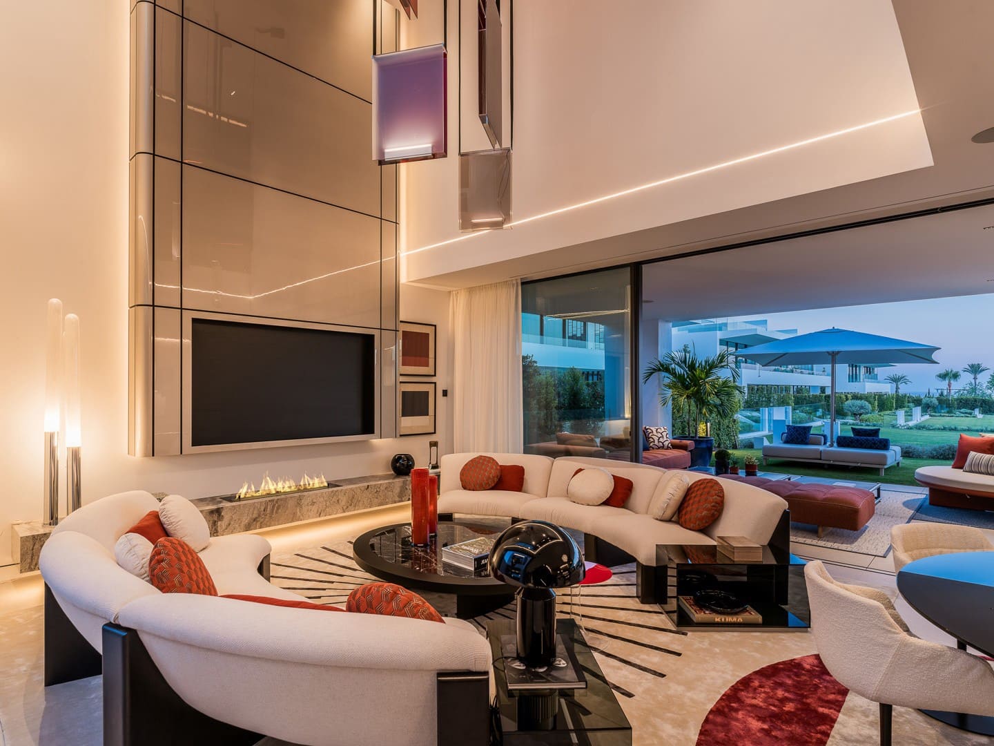 4 bedroom Villa for sale in Golden Mile with pool garage - € 7,900,000 (Ref: 8533789)