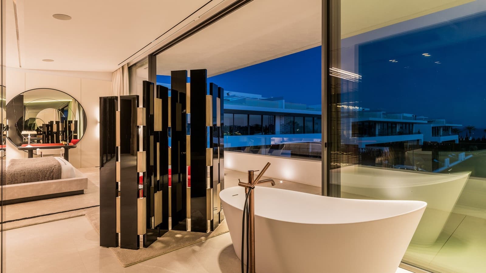 4 bedroom Villa for sale in Golden Mile with pool garage - € 7,900,000 (Ref: 8533789)