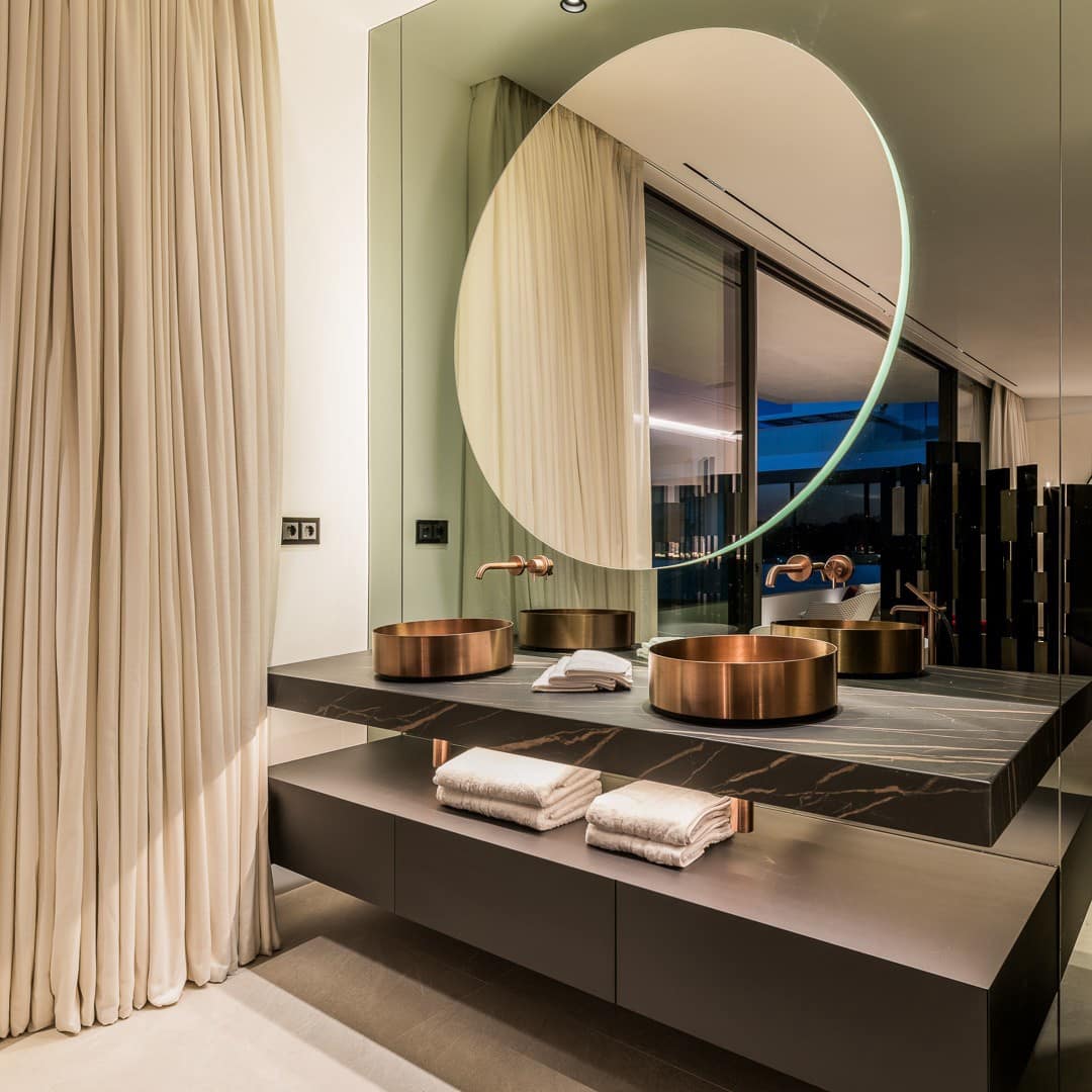 4 bedroom Villa for sale in Golden Mile with pool garage - € 7,900,000 (Ref: 8533789)