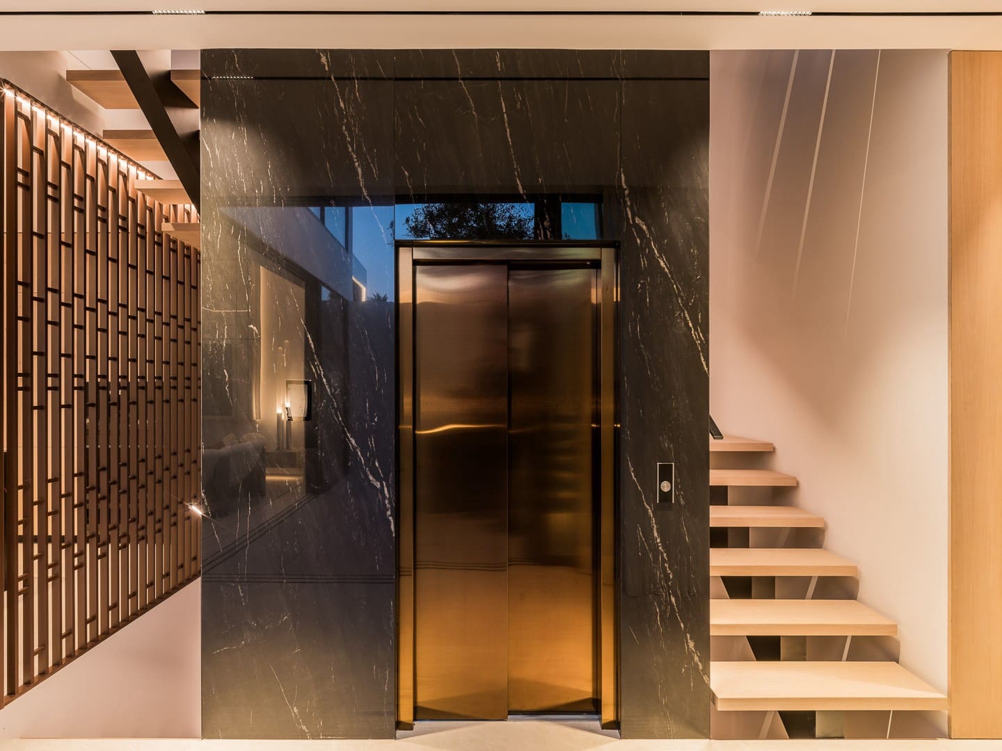 4 bedroom Villa for sale in Golden Mile with pool garage - € 7,900,000 (Ref: 8533789)