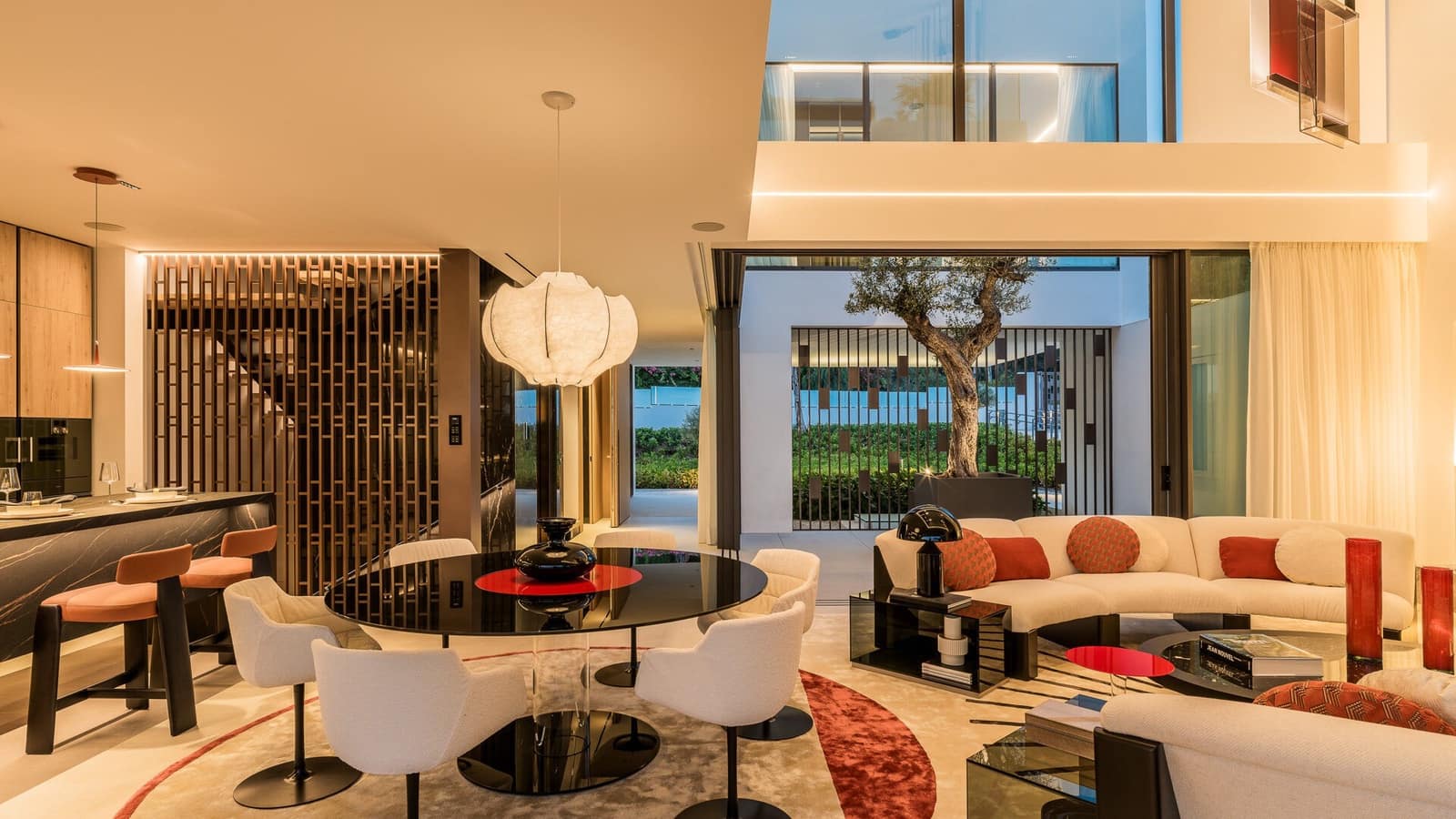 4 bedroom Villa for sale in Golden Mile with pool garage - € 7,900,000 (Ref: 8533789)