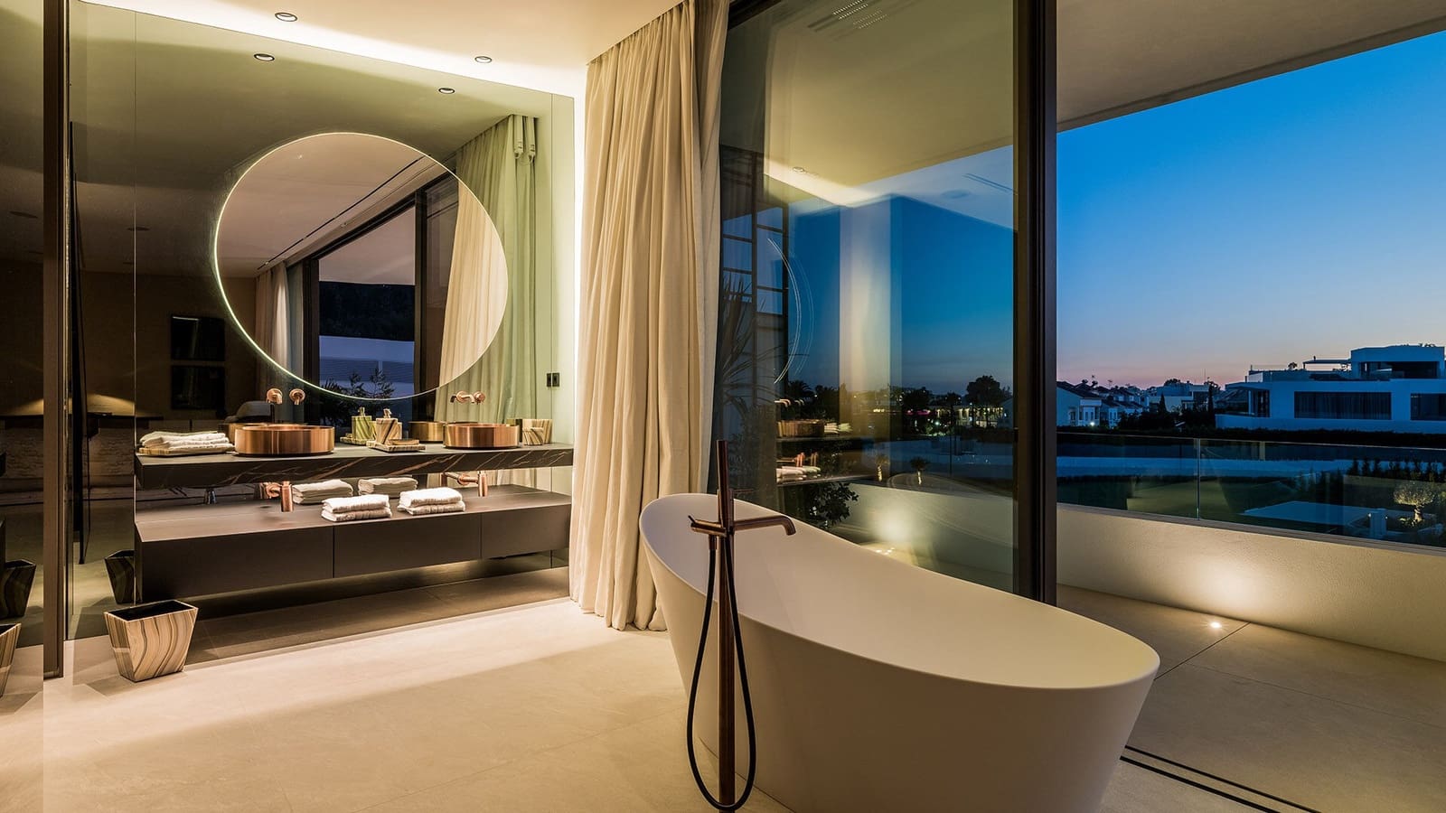 4 bedroom Villa for sale in Golden Mile with pool garage - € 7,500,000 (Ref: 8533790)