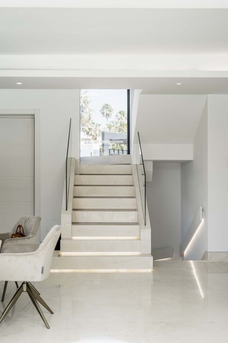 4 bedroom Villa for sale in El Paraiso with pool - € 1,995,000 (Ref: 8541962)