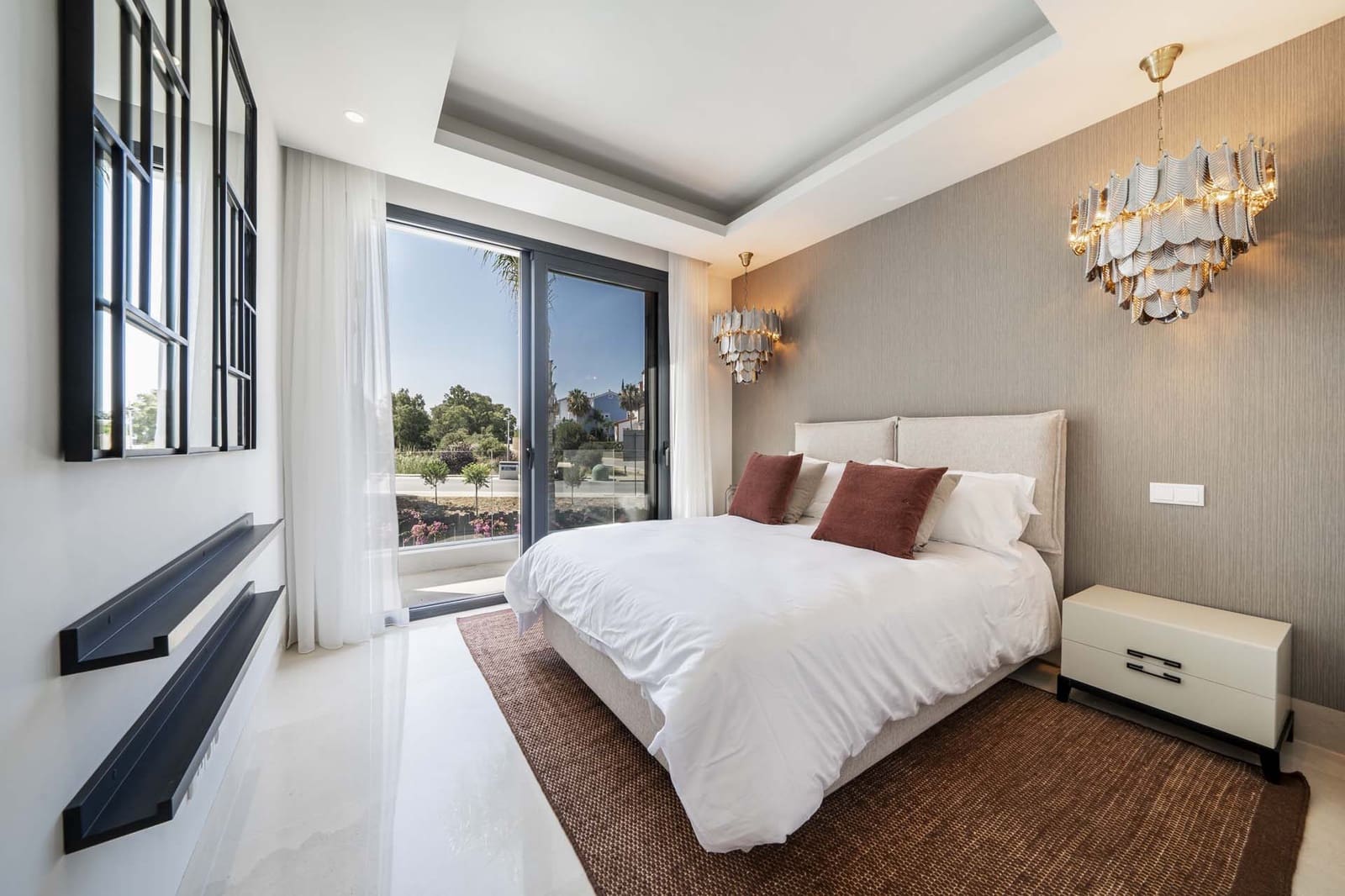 4 bedroom Villa for sale in El Paraiso with pool - € 1,995,000 (Ref: 8541962)