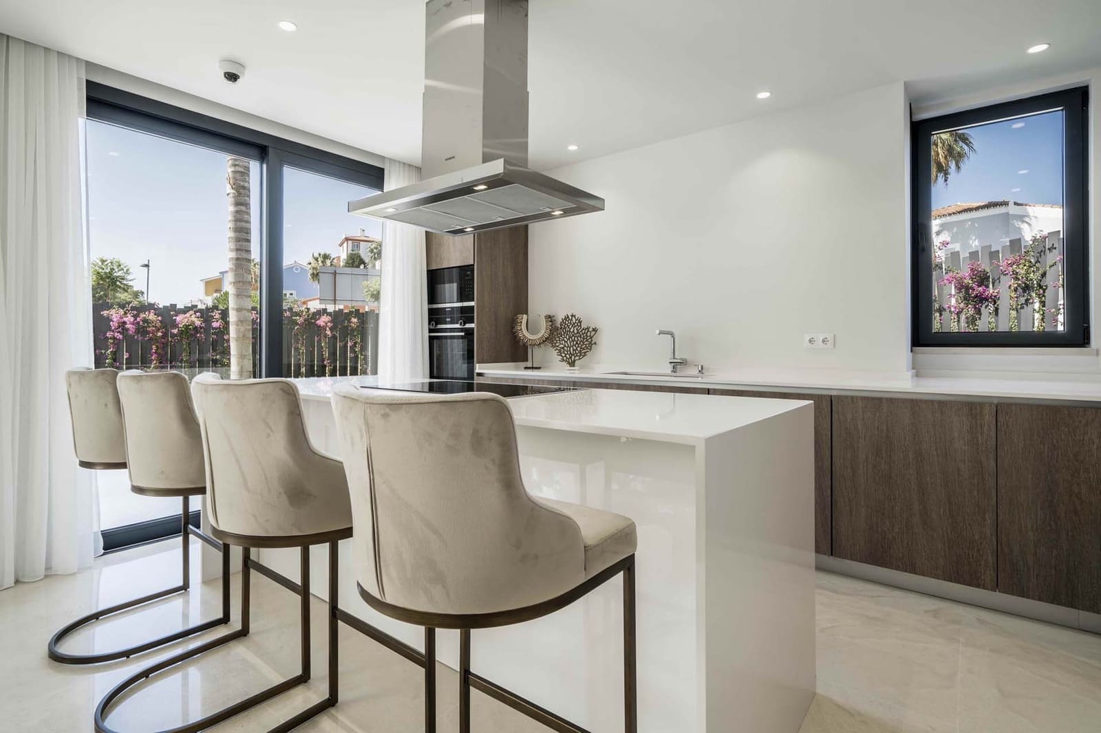 4 bedroom Villa for sale in El Paraiso with pool - € 1,995,000 (Ref: 8541962)