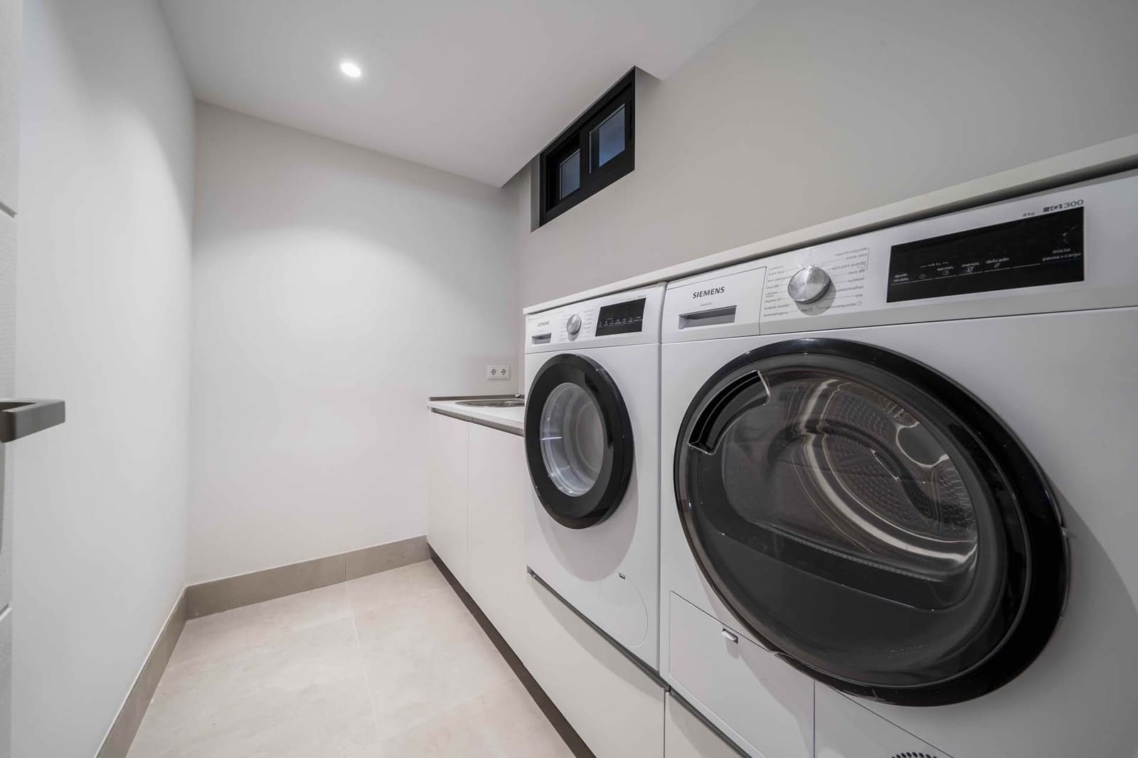 4 bedroom Villa for sale in El Paraiso with pool - € 1,995,000 (Ref: 8541962)