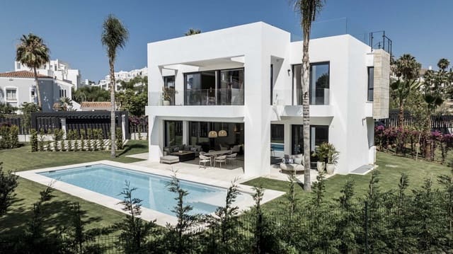 4 bedroom Villa for sale in El Paraiso, Estepona with pool - € 1,995,000 (Ref: 8541962)