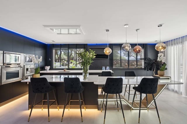 6 bedroom Villa for sale in Hacienda Las Chapas, Marbella with pool garage - € 5,998,000 (Ref: 8554065)