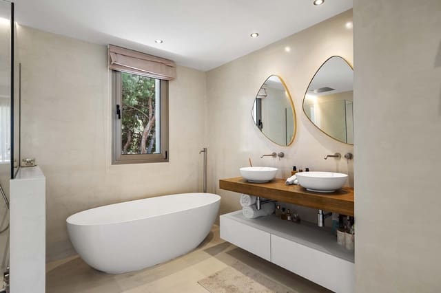 6 bedroom Villa for sale in Hacienda Las Chapas, Marbella with pool garage - € 5,998,000 (Ref: 8554065)