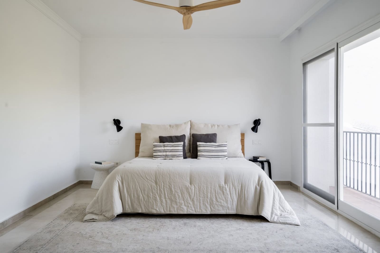 4 bedroom Townhouse for sale in La Quinta with garage - € 945,000 (Ref: 8556663)