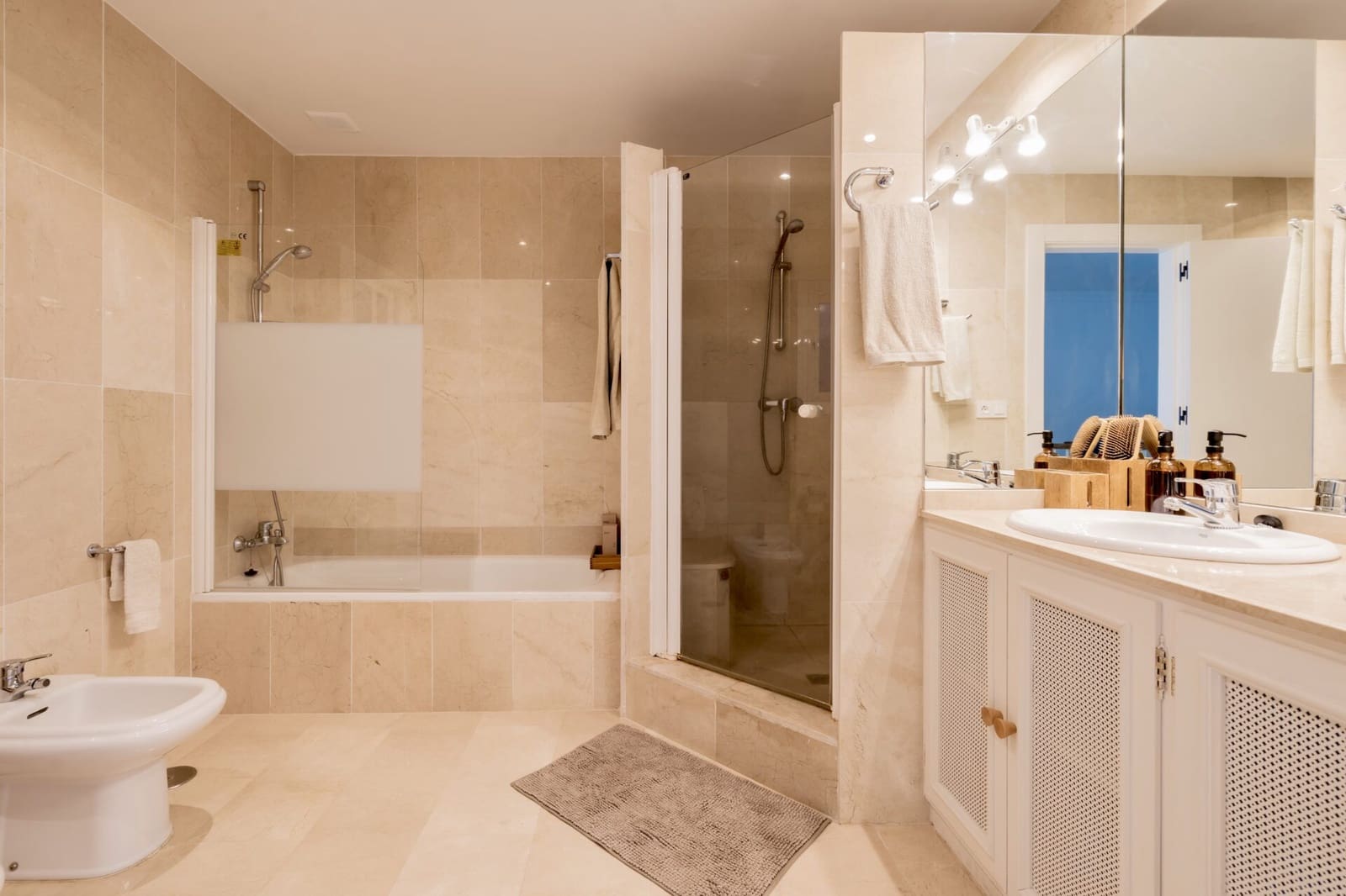 4 bedroom Townhouse for sale in La Quinta with garage - € 945,000 (Ref: 8556663)