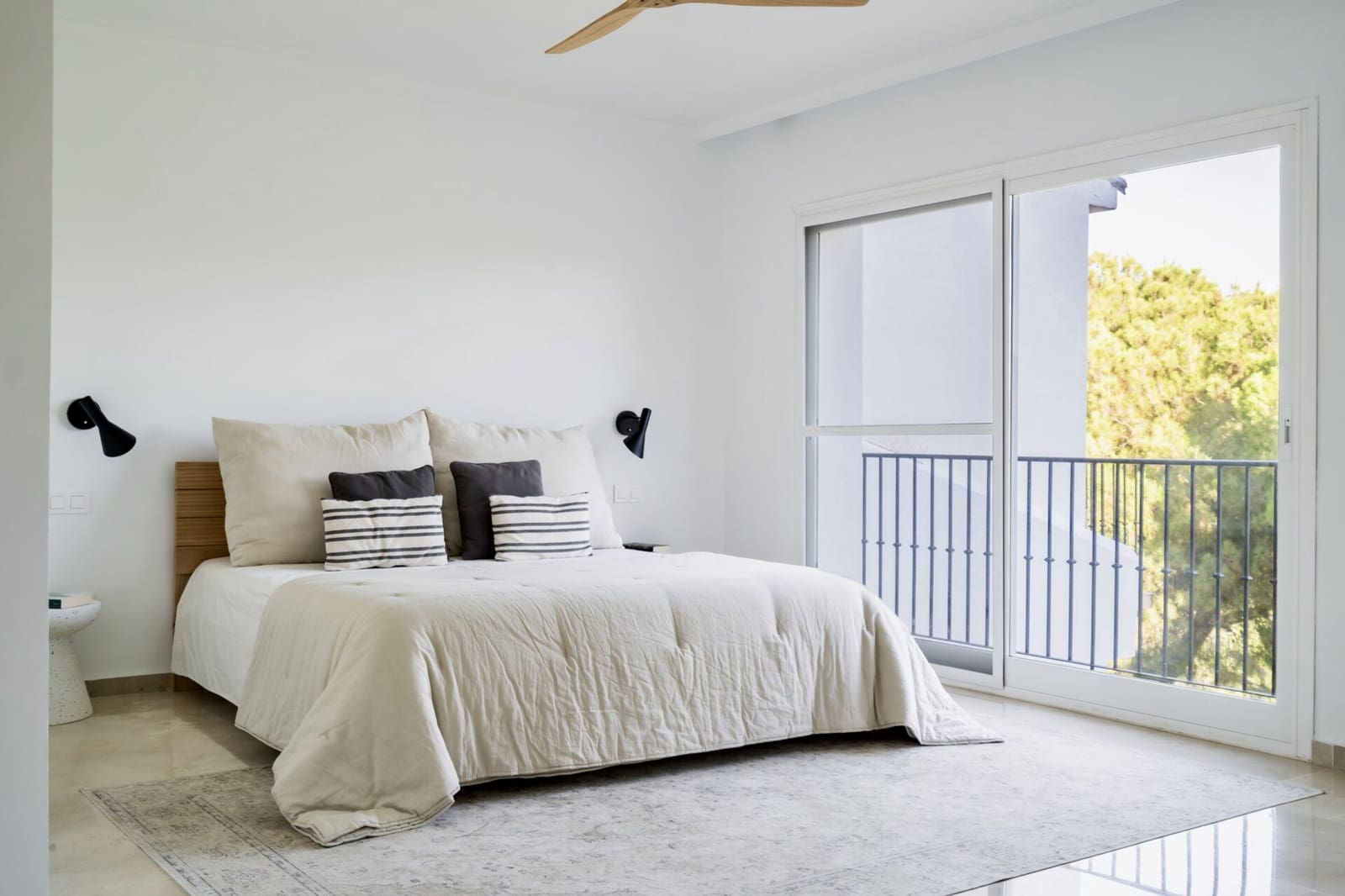 4 bedroom Townhouse for sale in La Quinta with garage - € 945,000 (Ref: 8556663)