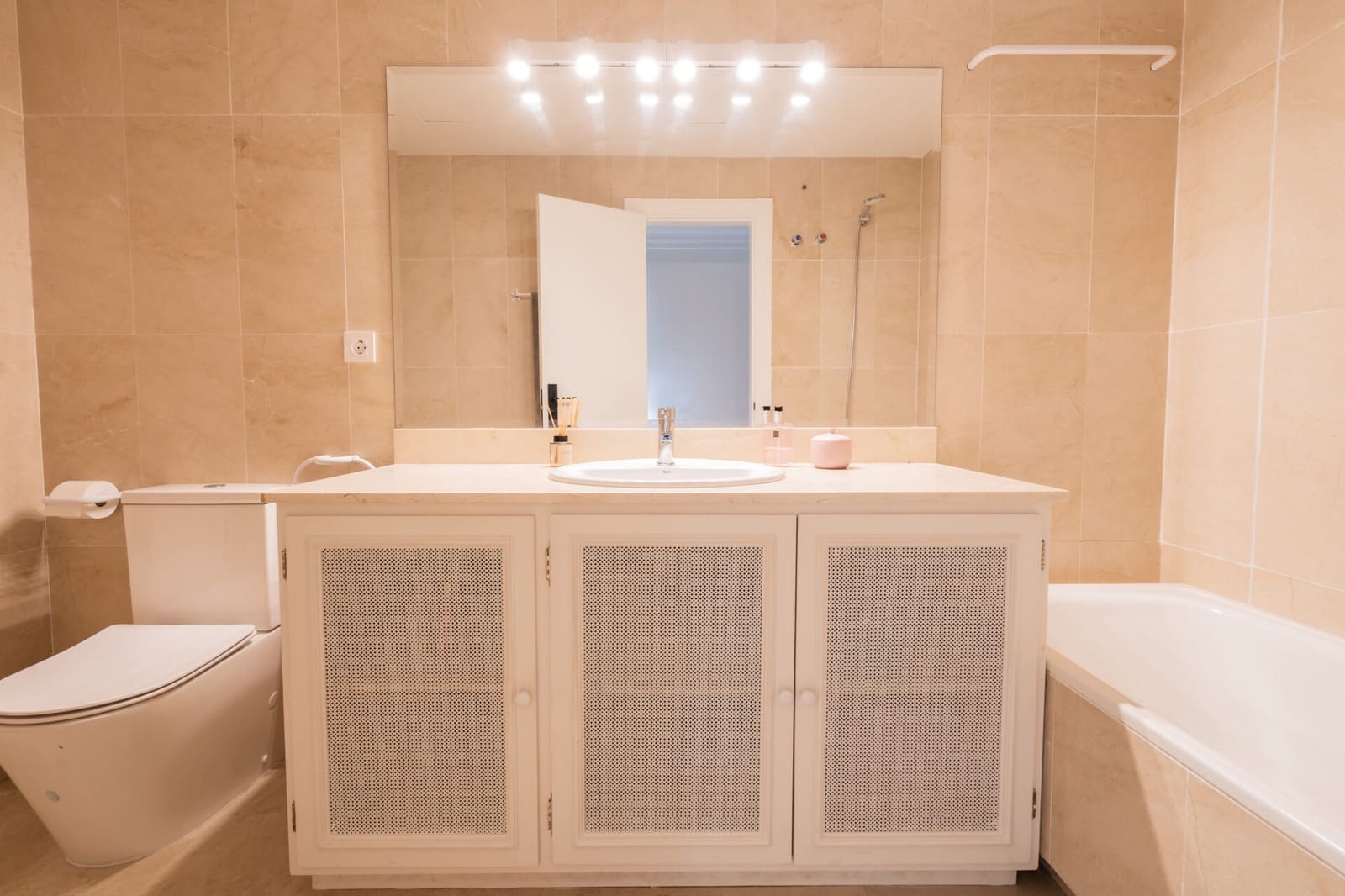 4 bedroom Townhouse for sale in La Quinta with garage - € 945,000 (Ref: 8556663)