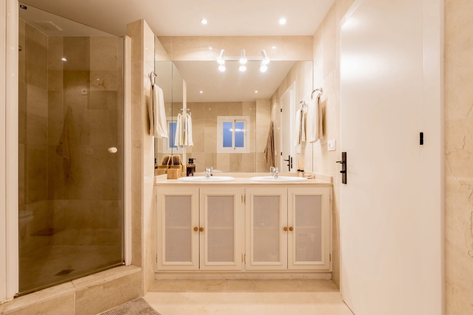 4 bedroom Townhouse for sale in La Quinta with garage - € 945,000 (Ref: 8556663)