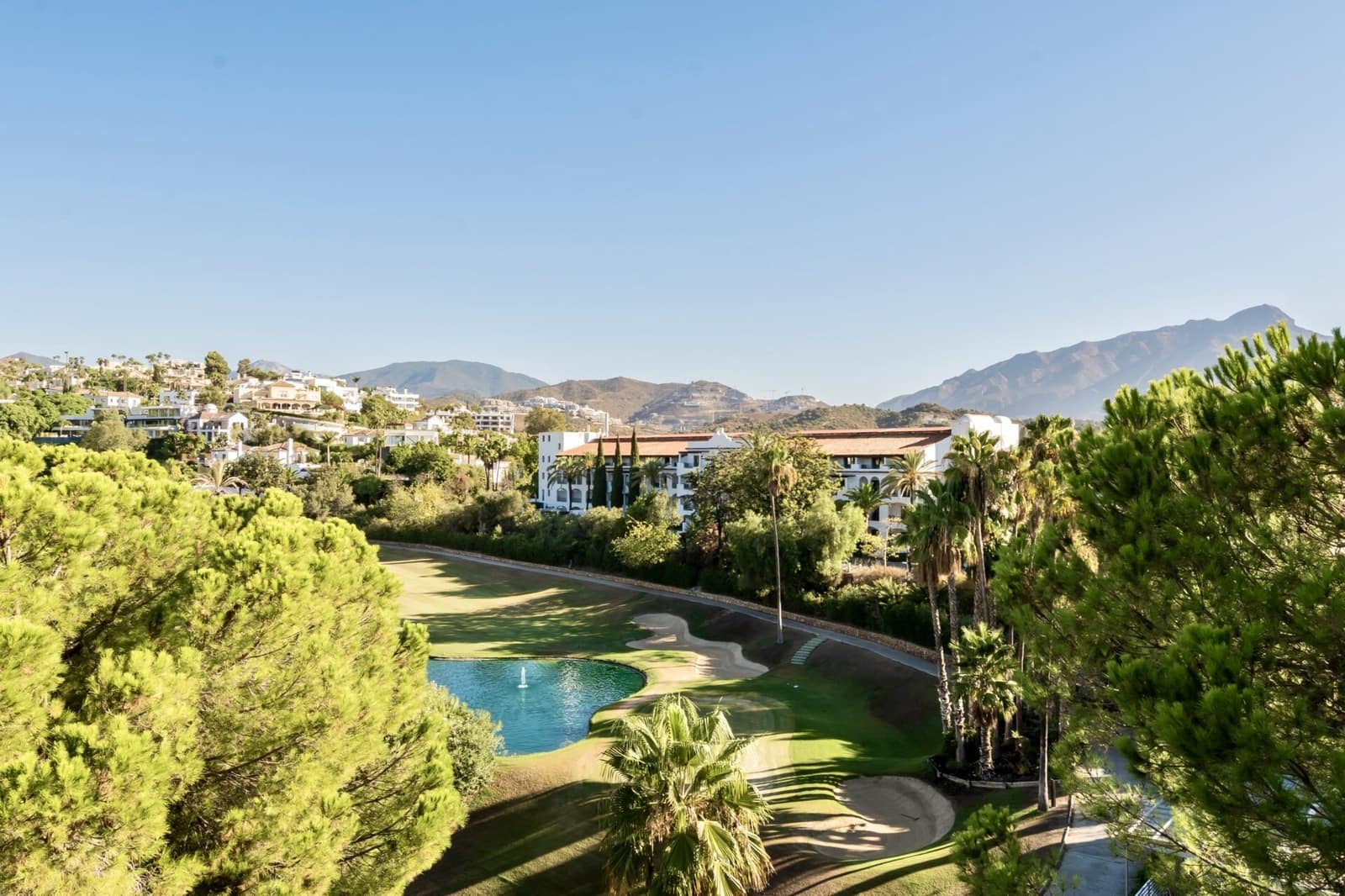 4 bedroom Townhouse for sale in La Quinta with garage - € 945,000 (Ref: 8556663)