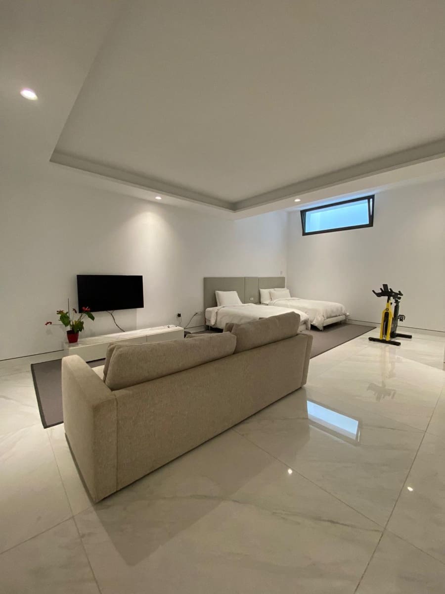 4 bedroom Penthouse for sale in New Golden Mile with pool garage - € 4,000,000 (Ref: 8556666)