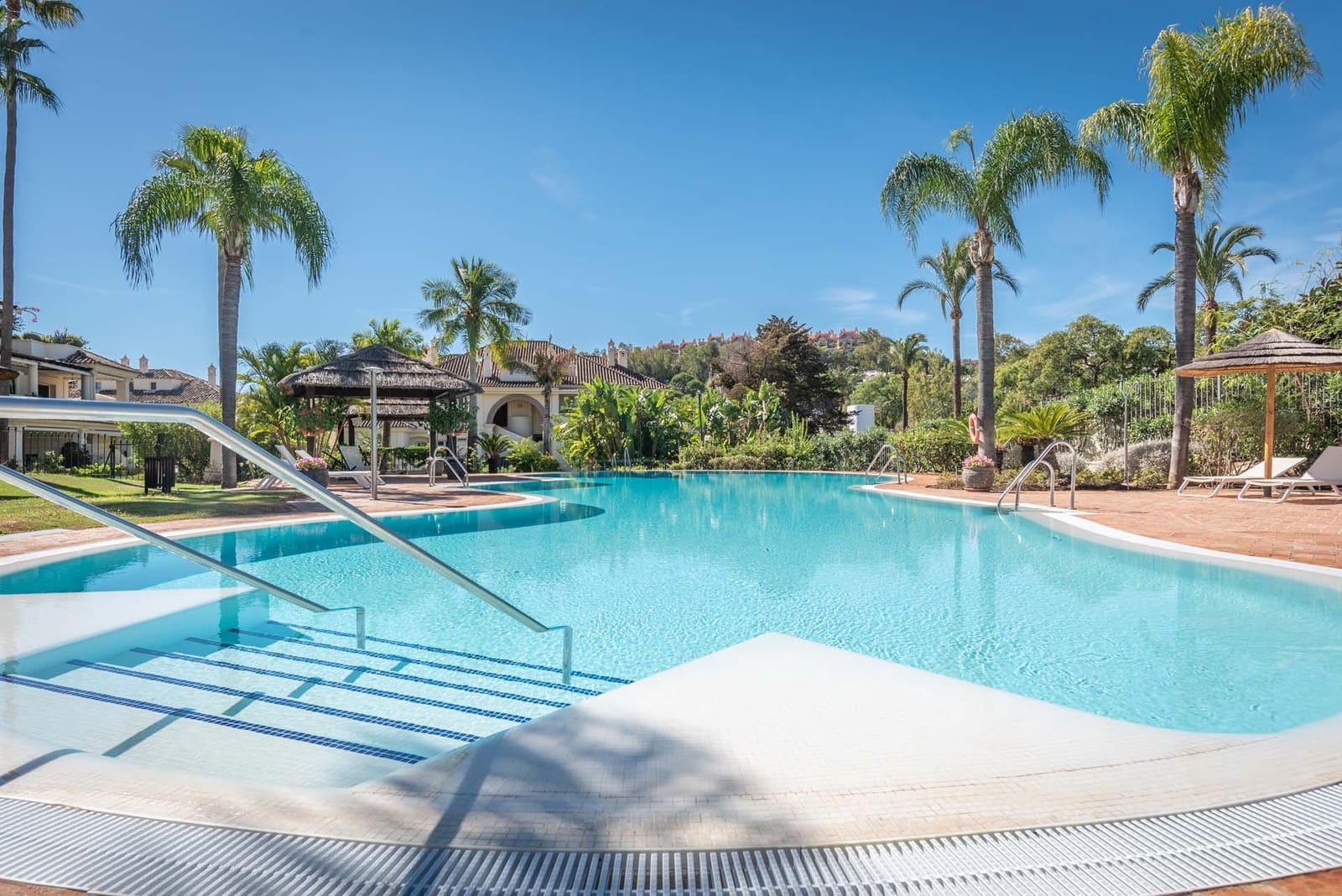 3 quarto Penthouse para venda em Marbella com piscina garagem - 1 500 000 € (Ref: 8572315)