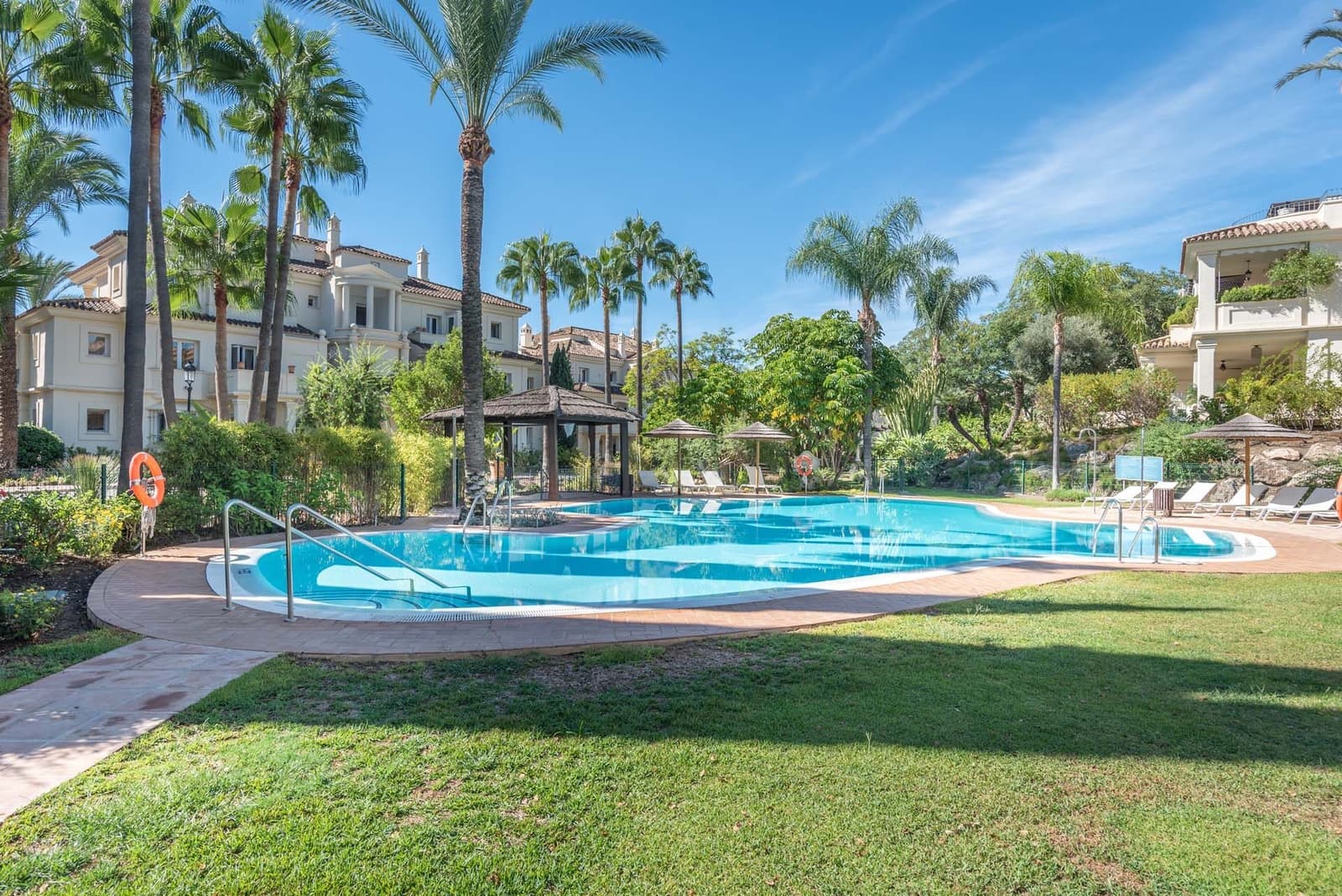 3 quarto Penthouse para venda em Marbella com piscina garagem - 1 500 000 € (Ref: 8572315)