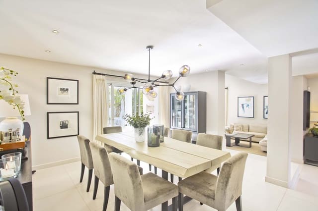 4 sovrum Villa till salu i Nueva Andalucia, Marbella med pool - 2 350 000 € (Ref: 8588382)