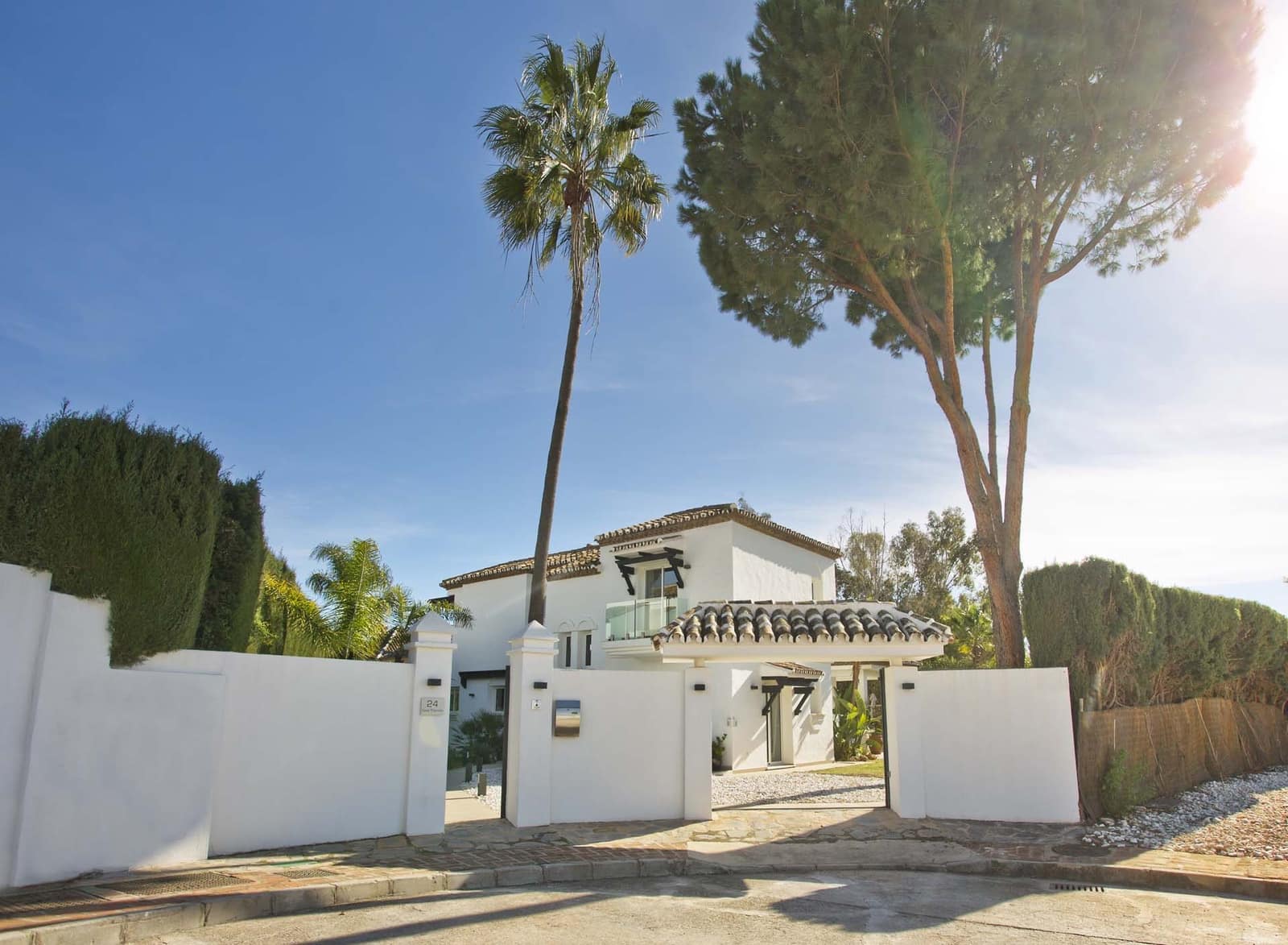 4 sovrum Villa till salu i Nueva Andalucia med pool - 2 350 000 € (Ref: 8588382)