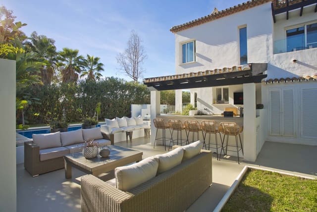 4 sovrum Villa till salu i Nueva Andalucia, Marbella med pool - 2 350 000 € (Ref: 8588382)