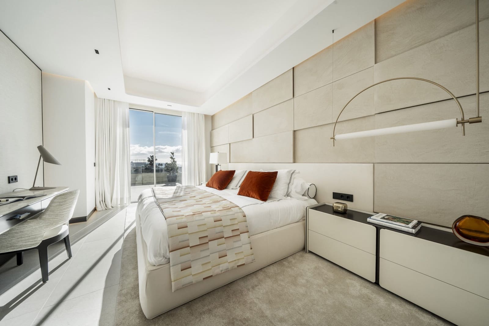 3 sypialnia Apartament na sprzedaż w Las Chapas z basenem garażem - 3 700 000 € (Ref: 8594908)