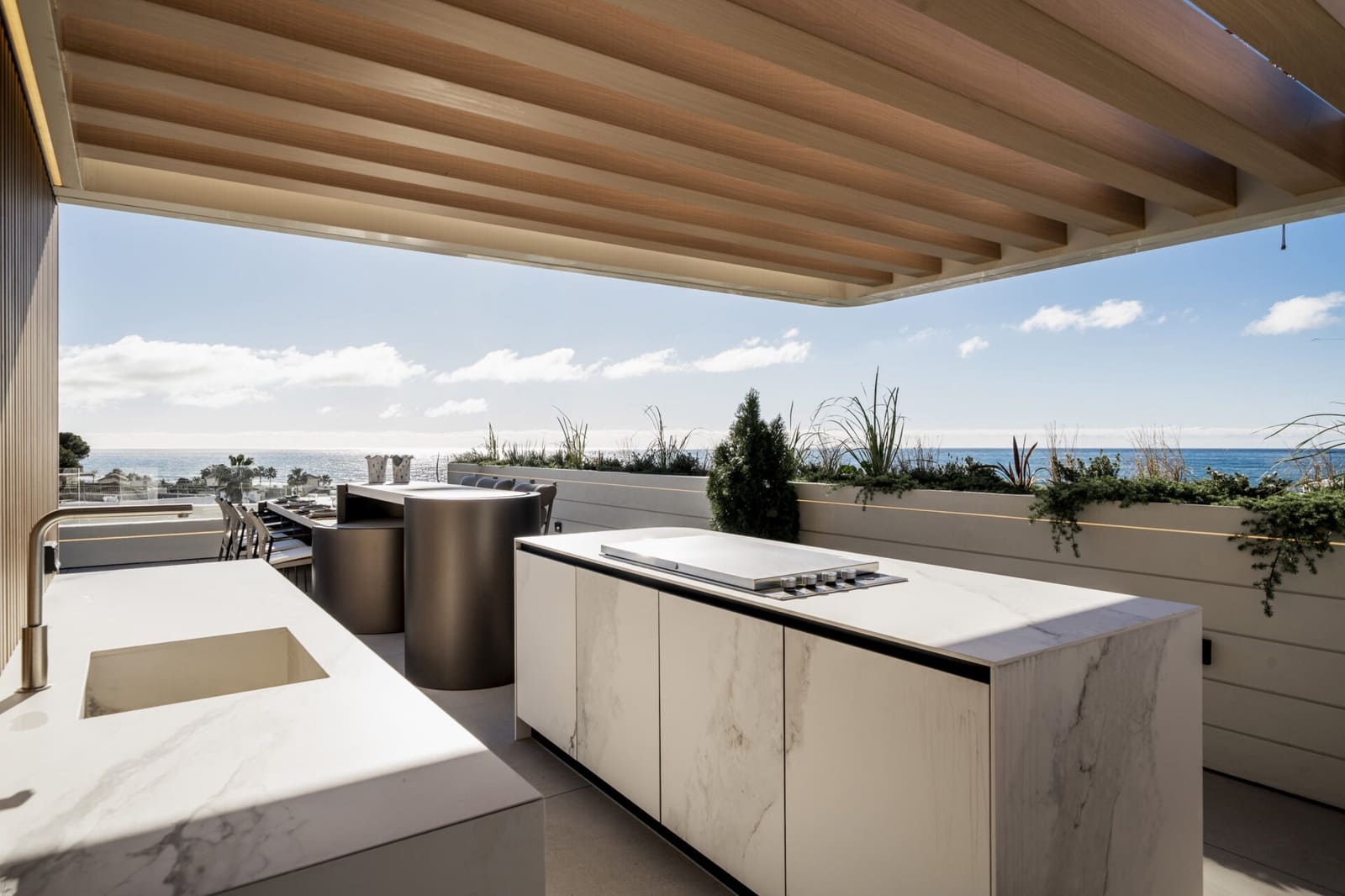 3 sypialnia Apartament na sprzedaż w Las Chapas z basenem garażem - 3 700 000 € (Ref: 8594908)