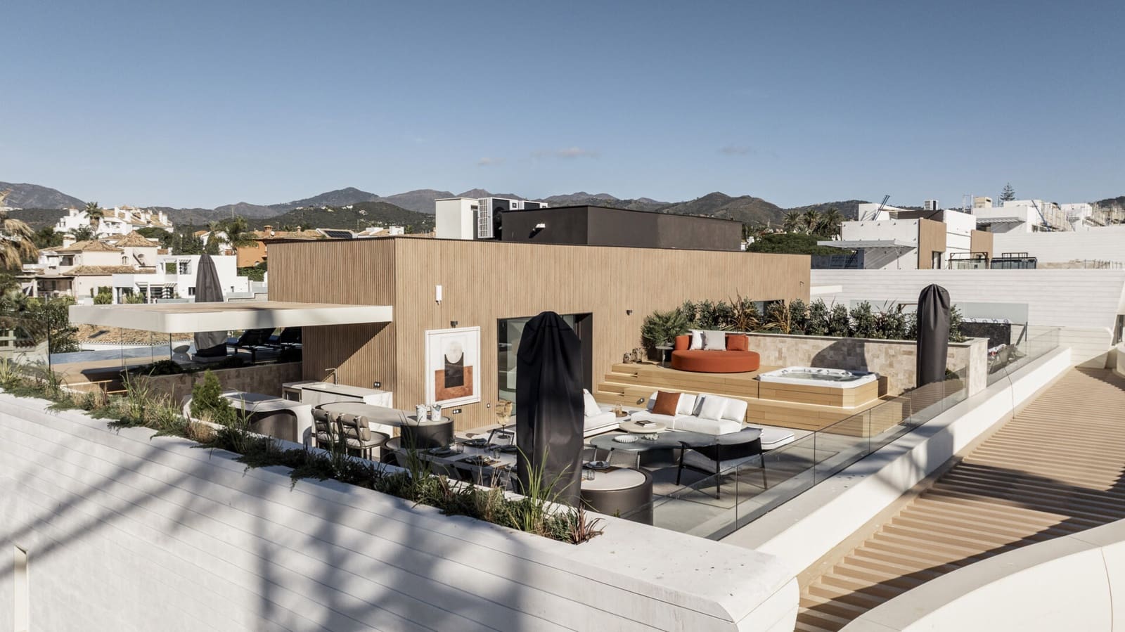 3 sypialnia Apartament na sprzedaż w Las Chapas z basenem garażem - 3 700 000 € (Ref: 8594908)