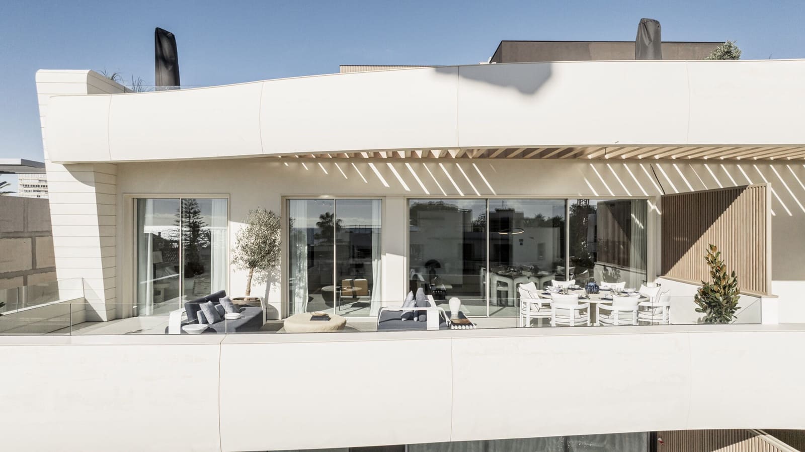 3 sypialnia Apartament na sprzedaż w Las Chapas z basenem garażem - 3 700 000 € (Ref: 8594908)