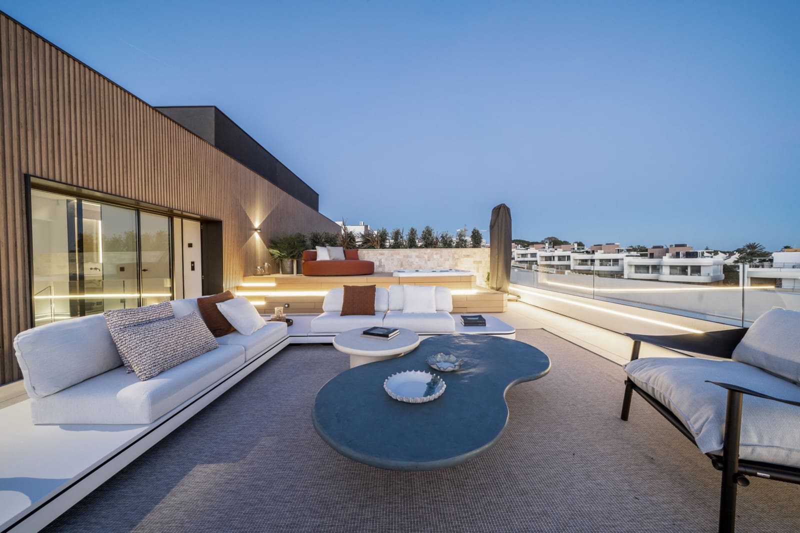 3 sypialnia Apartament na sprzedaż w Las Chapas z basenem garażem - 3 700 000 € (Ref: 8594908)