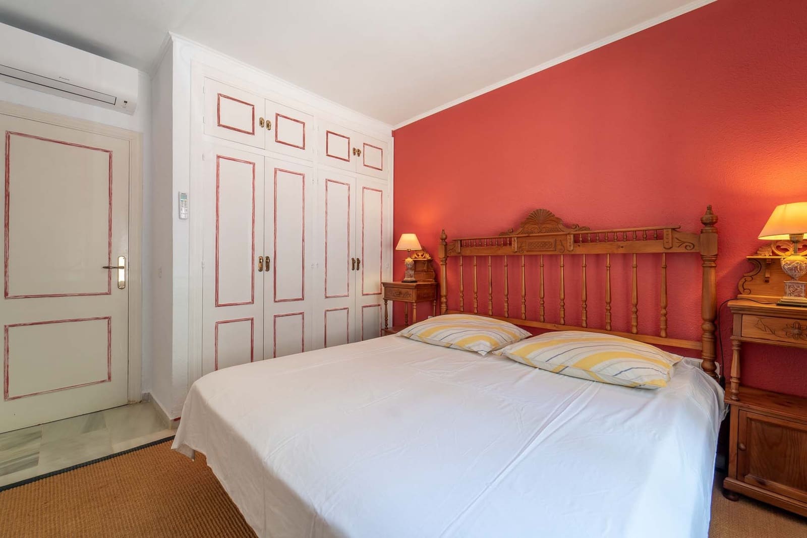 3 bedroom Villa for sale in El Rosario with pool - € 1,785,000 (Ref: 8594909)