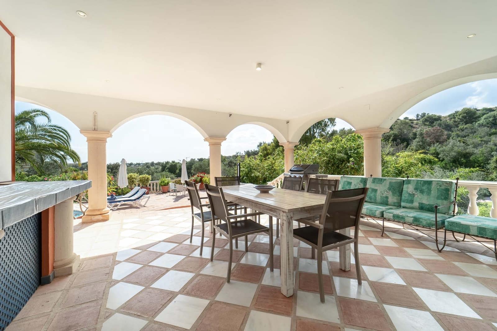 3 bedroom Villa for sale in El Rosario with pool - € 1,785,000 (Ref: 8594909)