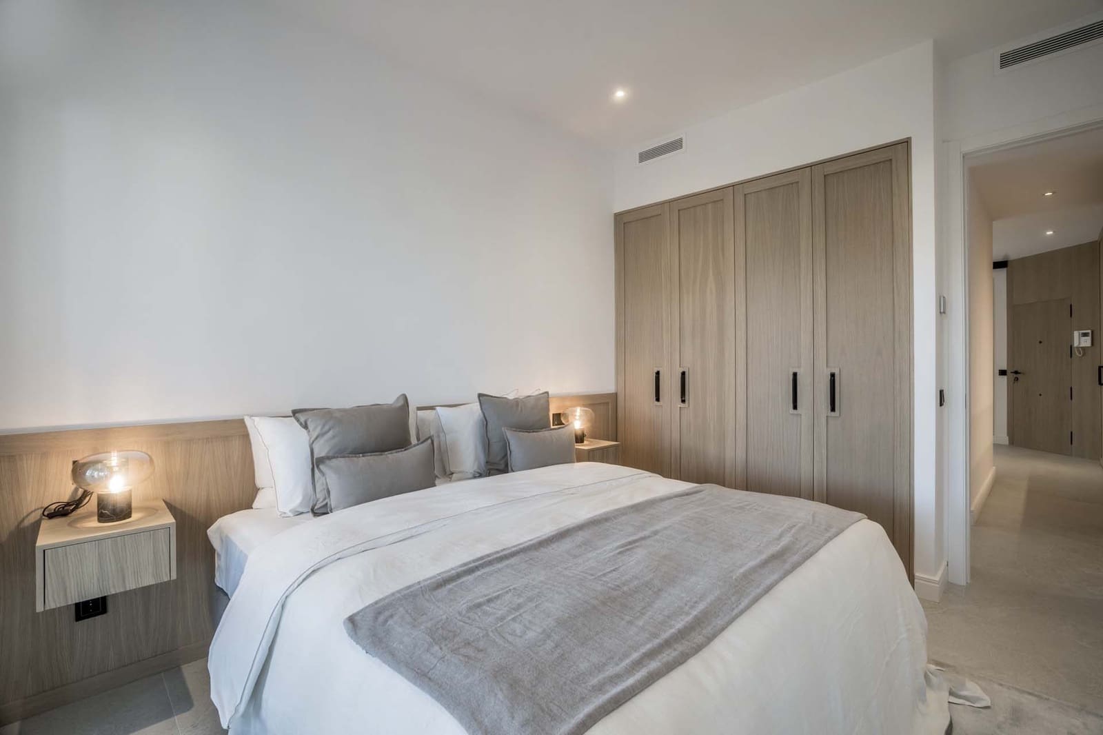 3 bedroom Apartment for sale in Golden Mile with pool - € 1,995,000 (Ref: 8601350)