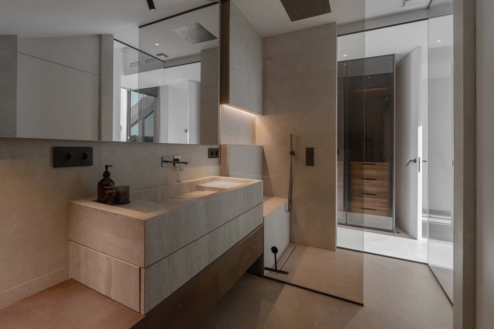 3 bedroom Penthouse for sale in Nueva Andalucia with pool garage - € 1,550,000 (Ref: 8601352)