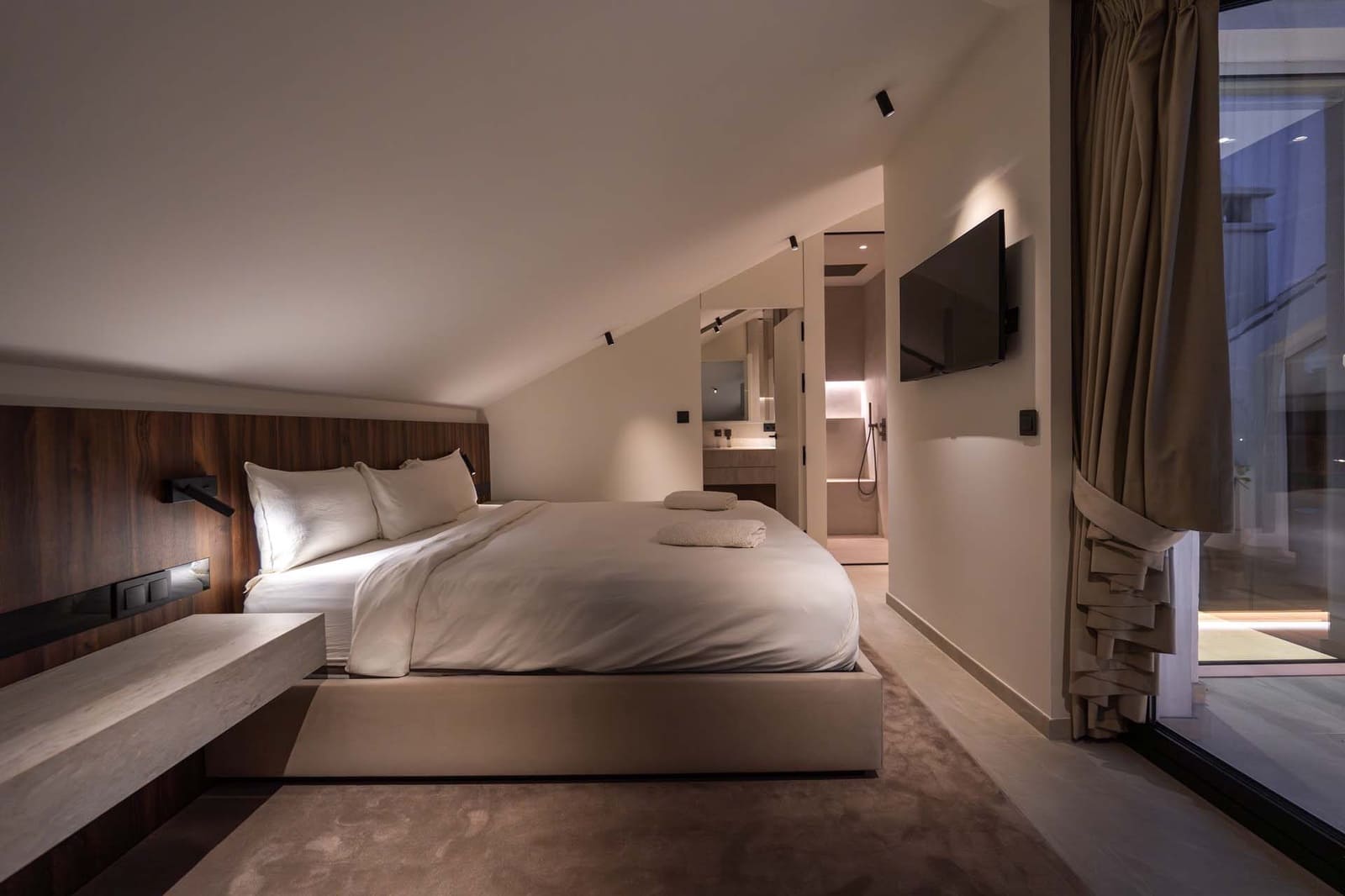 3 bedroom Penthouse for sale in Nueva Andalucia with pool garage - € 1,550,000 (Ref: 8601352)