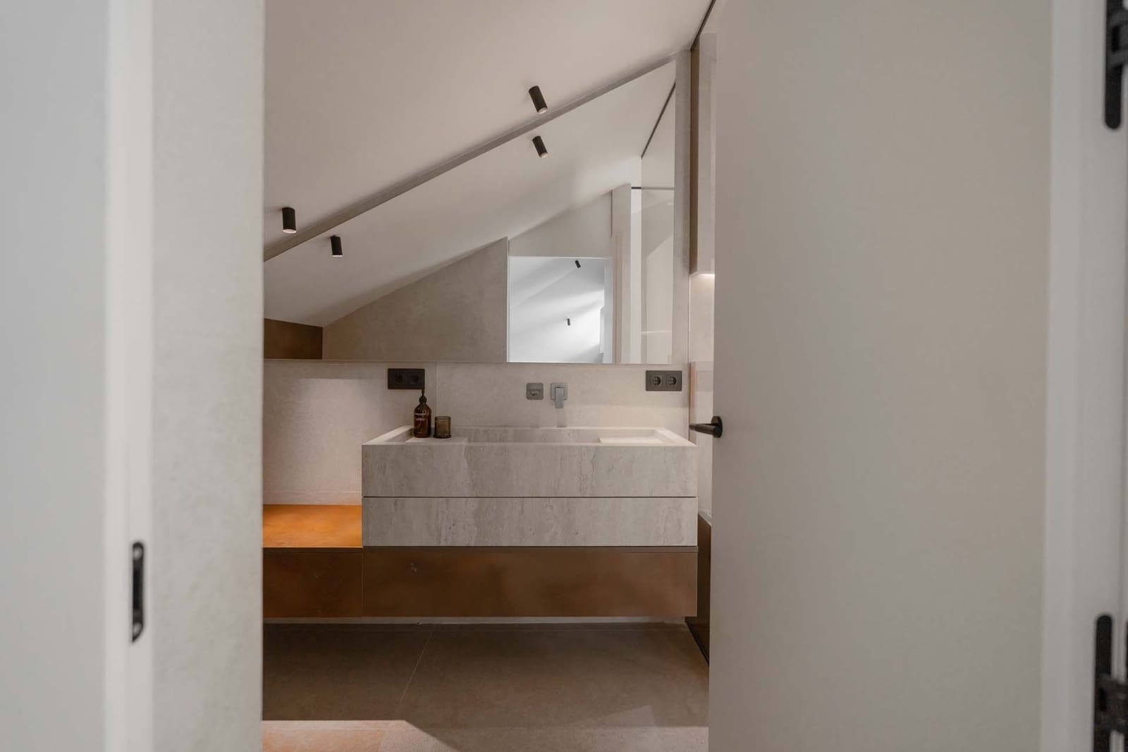 3 bedroom Penthouse for sale in Nueva Andalucia with pool garage - € 1,550,000 (Ref: 8601352)