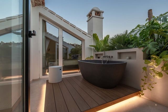 3 bedroom Penthouse for sale in Nueva Andalucia, Marbella with pool garage - € 1,550,000 (Ref: 8601352)