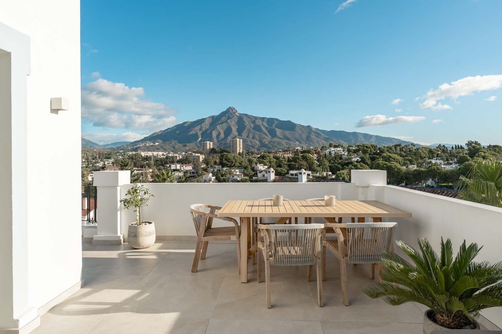 3 bedroom Penthouse for sale in Nueva Andalucia with pool garage - € 1,550,000 (Ref: 8601352)