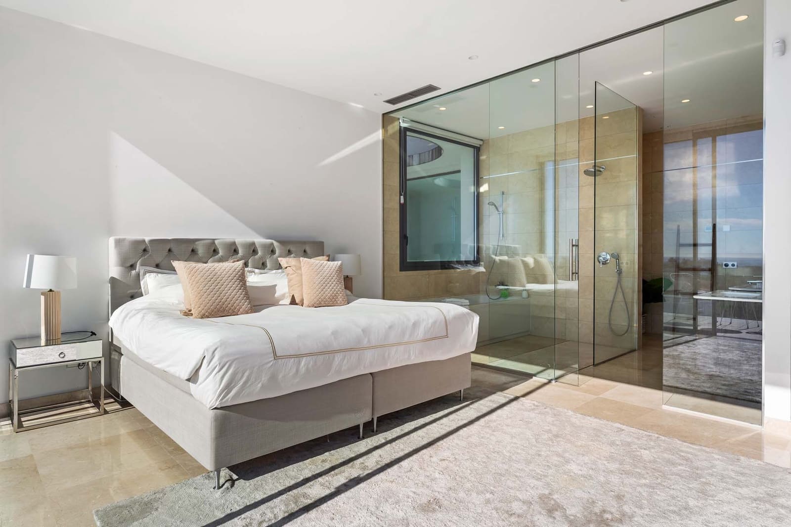 5 bedroom Villa for sale in Benahavis with pool garage - € 3,950,000 (Ref: 8615013)