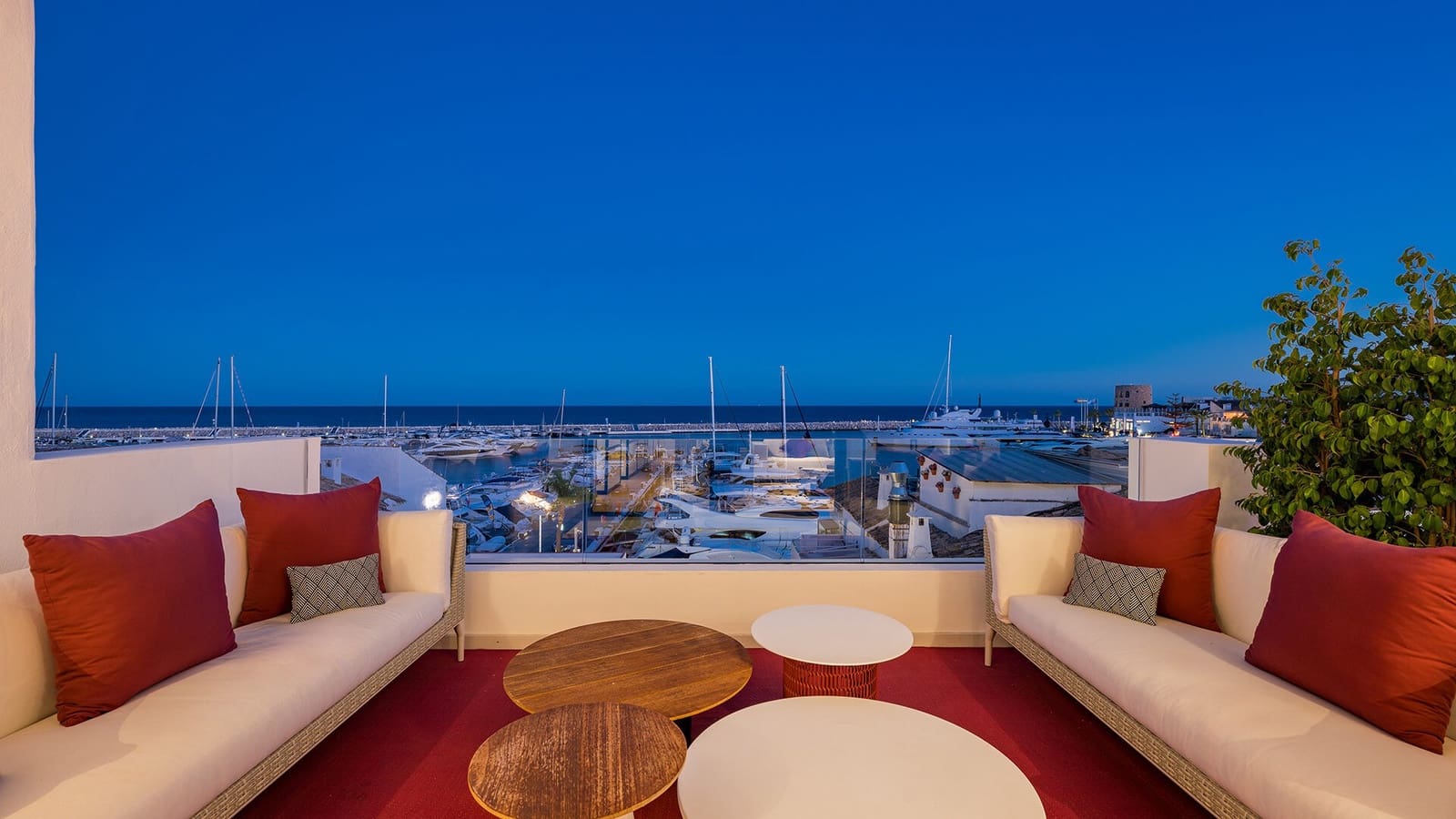 3 bedroom Penthouse for sale in Puerto Banus - € 4,800,000 (Ref: 8634322)