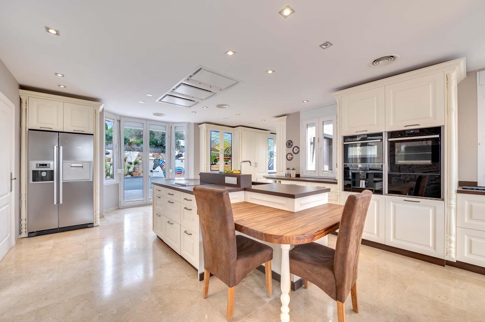 5 bedroom Villa for sale in Elviria with pool garage - € 1,990,000 (Ref: 8644844)