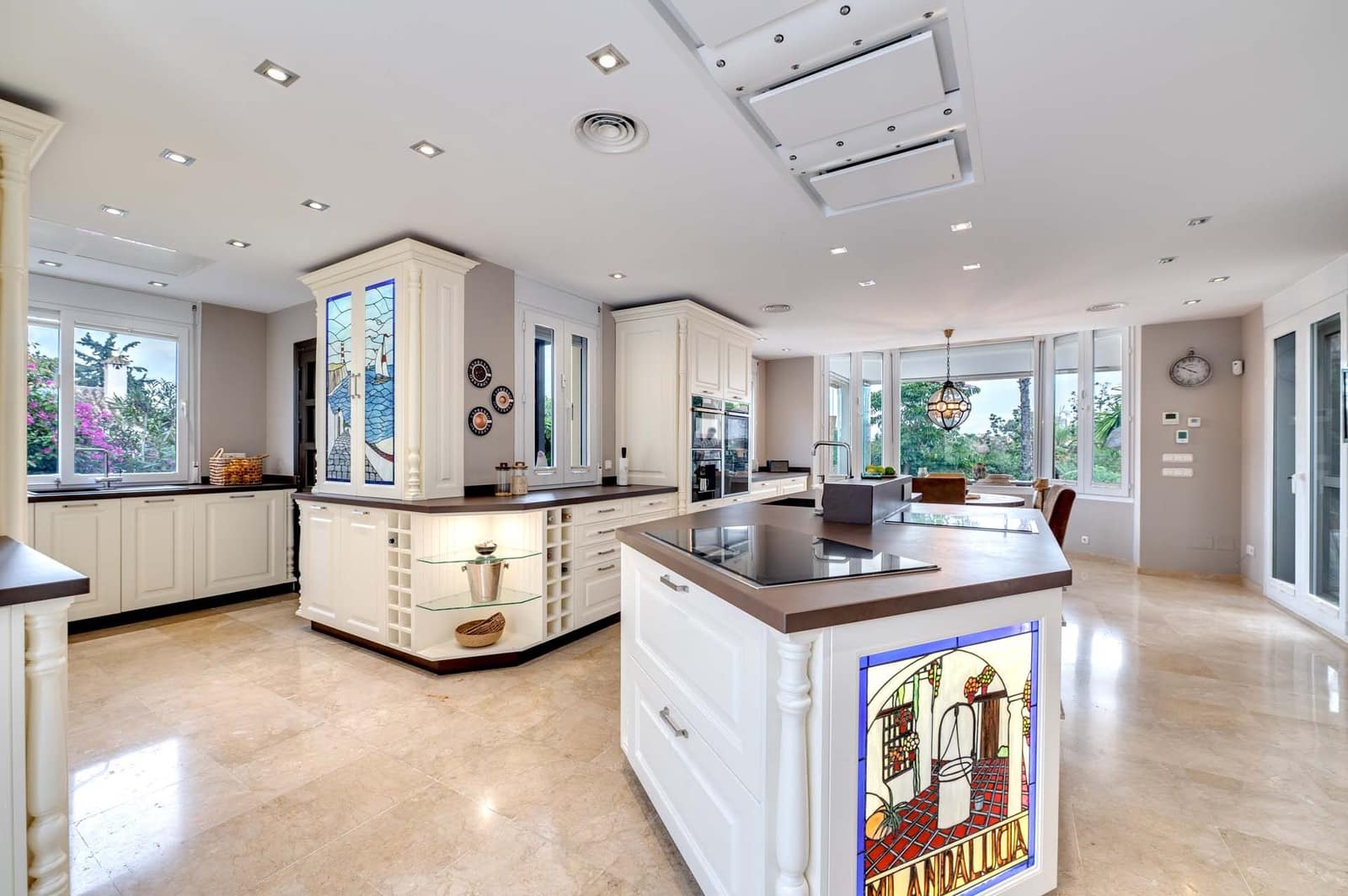 5 bedroom Villa for sale in Elviria with pool garage - € 1,990,000 (Ref: 8644844)